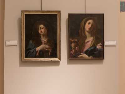 De Nicolo ci mostra i primi due dipinti: la Madonna della Piet� e la Vergine Annunciata, entrambi databili intorno al 1720. Appartengono ai primi anni del pittore, che esord� nella bottega di Saverio Porta, artista molfettese, per poi entrare in contatto con la scuola pittorica di Napoli